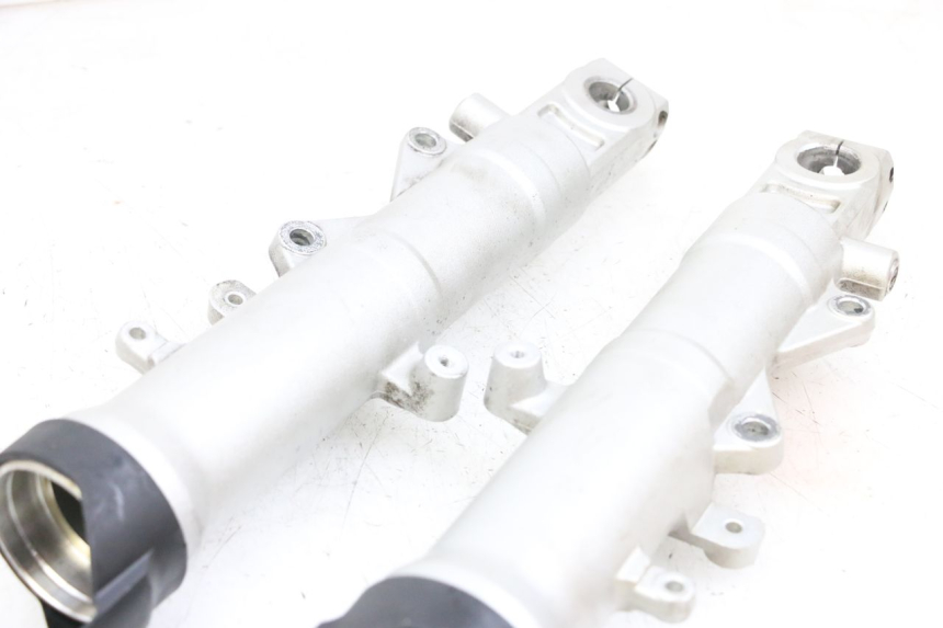 photo de OSŁONA WIDEŁEK ZAWIESZENIA PRZEDNIEGO YAMAHA FJR ABS 1300 (2006 - 2012) - Punkty mocowania