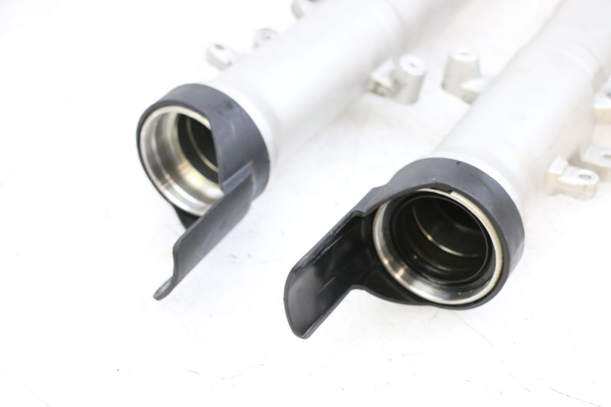 photo de OSŁONA WIDEŁEK ZAWIESZENIA PRZEDNIEGO YAMAHA FJR ABS 1300 (2006 - 2012) - Stan powierzchni