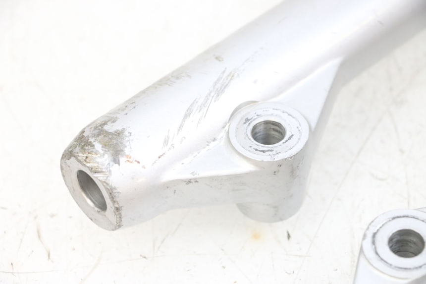 photo de OSŁONA WIDEŁEK ZAWIESZENIA PRZEDNIEGO MBK FLAME X 125 (2007 - 2016) - Zbliżenie komponentów