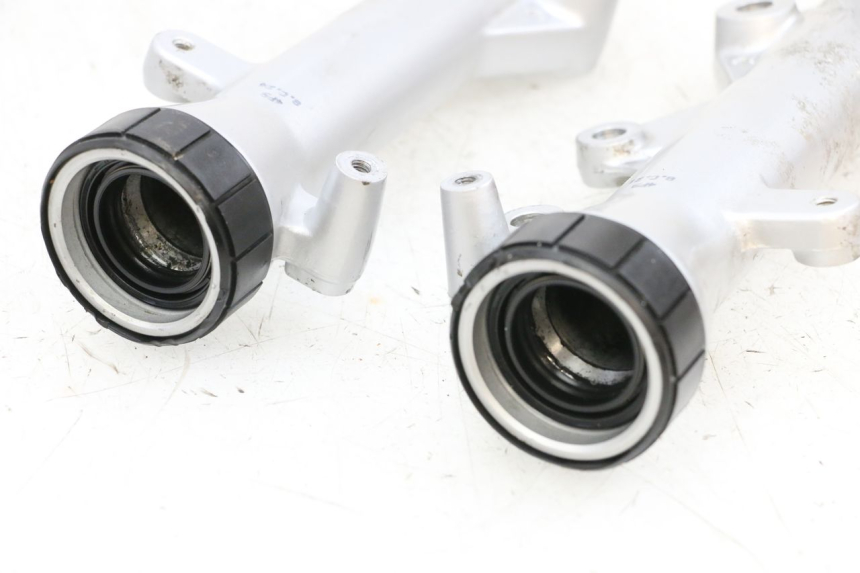 photo de OSŁONA WIDEŁEK ZAWIESZENIA PRZEDNIEGO MBK FLAME X 125 (2007 - 2016) - Stan powierzchni