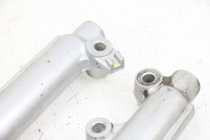 photo de OSŁONA WIDEŁEK AMORTYZATORA MBK FLIPPER 115 (2013 - 2017) - Szczegóły charakterystyczne