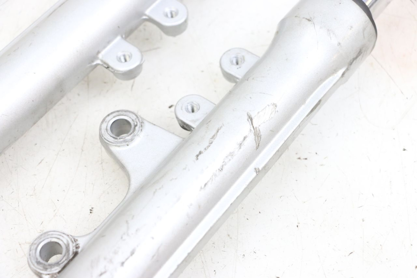 photo de OSŁONA WIDEŁEK AMORTYZATORA MBK FLIPPER 115 (2013 - 2017) - Stan powierzchni