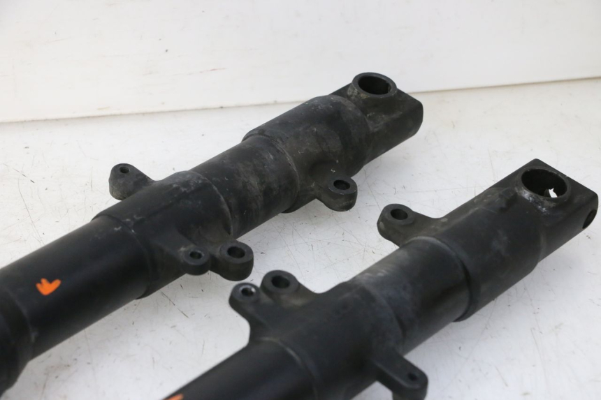 photo de OSŁONA WIDEŁEK ZAWIESZENIA PRZEDNIEGO YAMAHA FZ6 FAZER S2 600 (2007 - 2011) - Zbliżenie techniczne