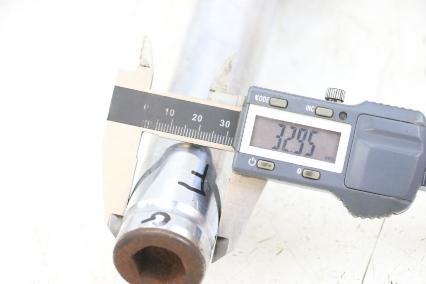 photo de LEWY POKROWIEC WIDEŁEK KYMCO DINK 4T 50 (2007 - 2018) - Zoom stanu zużycia