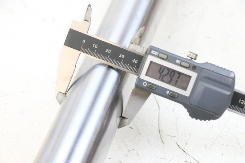 photo de LEWY POKROWIEC WIDEŁEK YAMAHA FZ6 N FAZER 600 (2004 - 2006) - Szczegół części