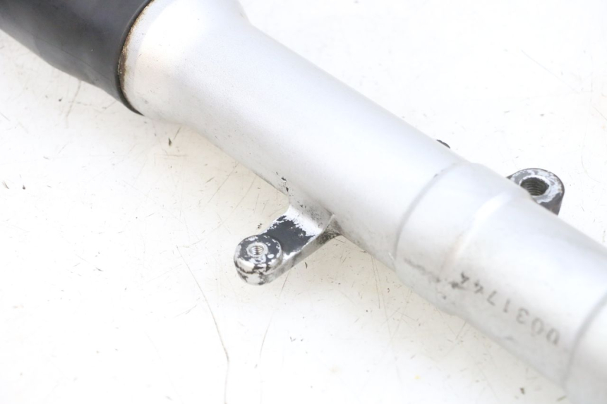 photo de LEWY POKROWIEC WIDEŁEK YAMAHA FZ6 N FAZER 600 (2004 - 2006) - Oznaczenia i referencje