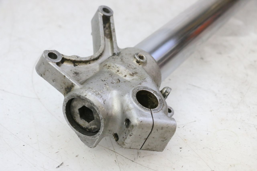 photo de LEWY POKROWIEC WIDEŁEK YAMAHA YZ 125 (1998 - 2005) - Zbliżenie techniczne