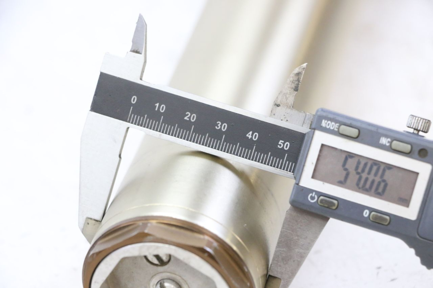 photo de LEWY POKROWIEC WIDEŁEK YAMAHA YZF YZ-F 450 (2014 - 2016) - Zbliżenie techniczne