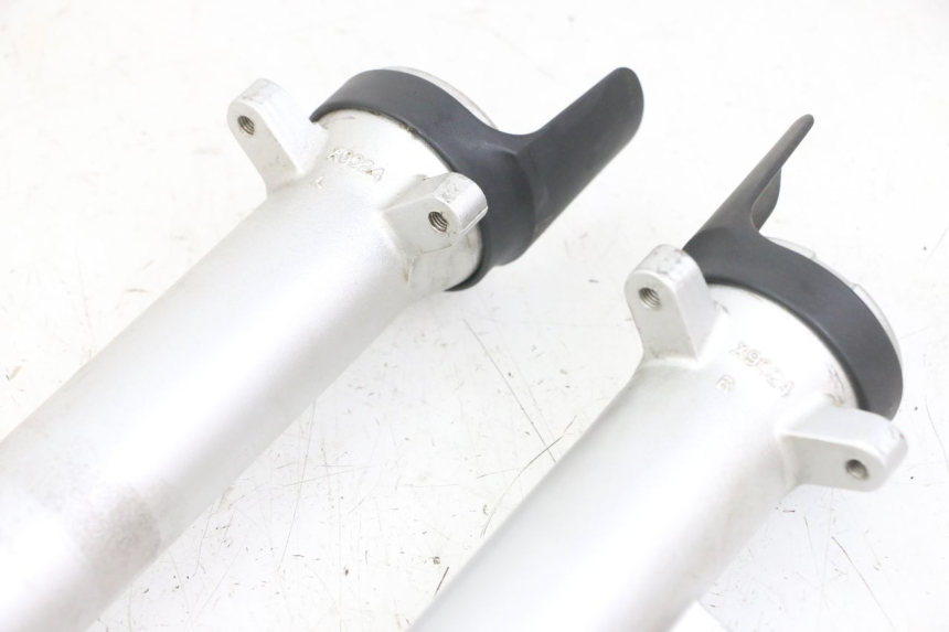 photo de OSŁONA WIDEŁEK ZAWIESZENIA PRZEDNIEGO SUZUKI GS GSE 500 (2001 - 2003) - Punkty mocowania