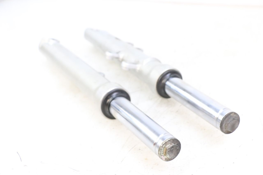 photo de OSŁONA WIDEŁEK ZAWIESZENIA PRZEDNIEGO HONDA NES AROBASE 125 (2000 - 2003) - Inny kąt widzenia