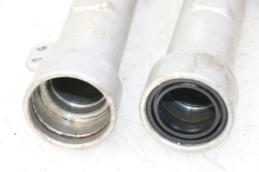 photo de OSŁONA WIDEŁEK ZAWIESZENIA PRZEDNIEGO KAWASAKI KX 65 (2000 - 2019) - Zoom stanu zużycia