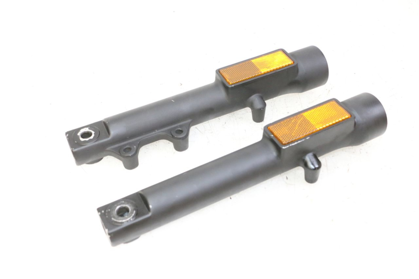 photo de OSŁONA WIDEŁEK ZAWIESZENIA PRZEDNIEGO KIDEN KD125-G 125 (2018 - 2022) - Zbliżenie techniczne