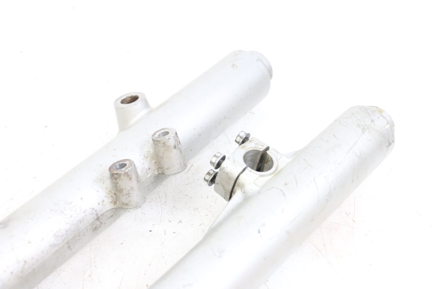 photo de OSŁONA WIDEŁEK ZAWIESZENIA PRZEDNIEGO KAWASAKI KDX 125 (1990 - 1991) - Zbliżenie techniczne