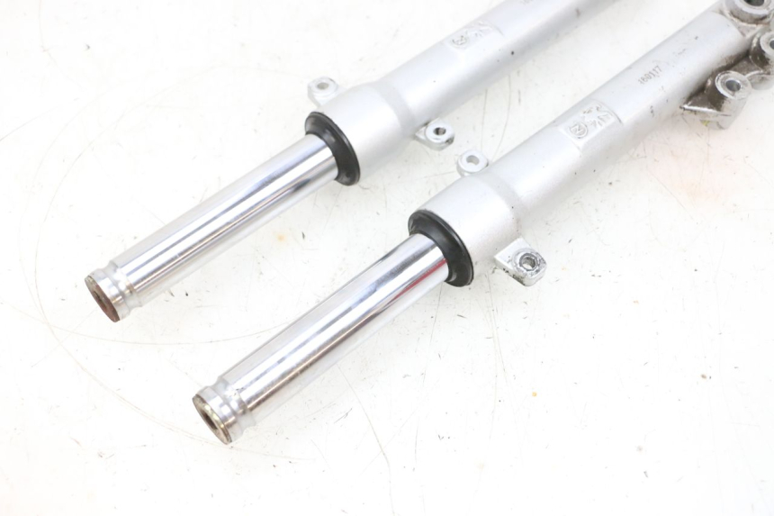 photo de OSŁONA WIDEŁEK ZAWIESZENIA PRZEDNIEGO PEUGEOT KISBEE 2T 50 (2010 - 2017) - Inny kąt widzenia