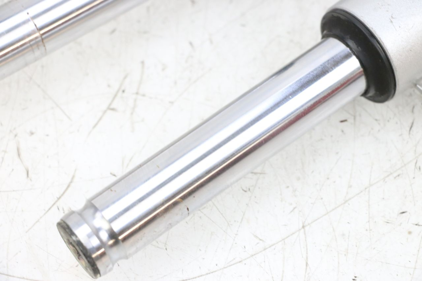 photo de OSŁONA WIDEŁEK AMORTYZATORA PEUGEOT KISBEE 4T 50 (2018 - 2022) - Szczegóły charakterystyczne