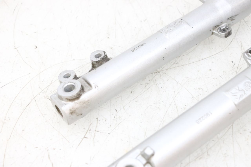 photo de OSŁONA WIDEŁEK AMORTYZATORA PEUGEOT KISBEE 4T 50 (2018 - 2022) - Inny kąt widzenia