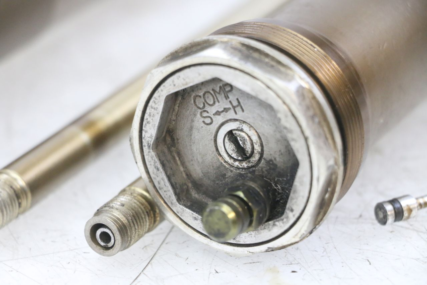 photo de OSŁONA WIDEŁEK AMORTYZATORA KAWASAKI KX F KXF 450 (2009 - 2011) - Widok ogólny