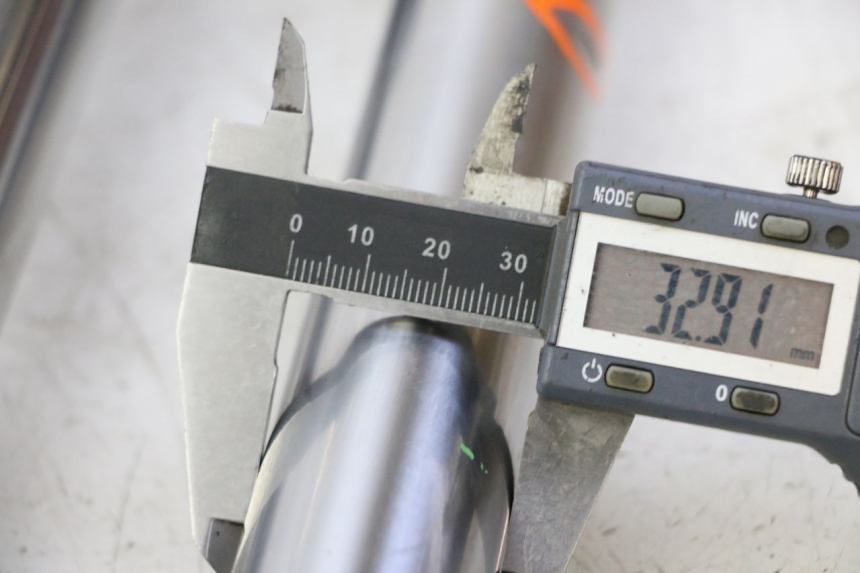 photo de OSŁONA WIDEŁEK ZAWIESZENIA PRZEDNIEGO KAWASAKI KX 65 (2000 - 2019) - Szczegół części