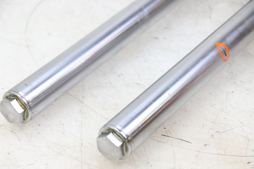 photo de OSŁONA WIDEŁEK ZAWIESZENIA PRZEDNIEGO KAWASAKI KX 65 (2000 - 2019) - Zbliżenie techniczne