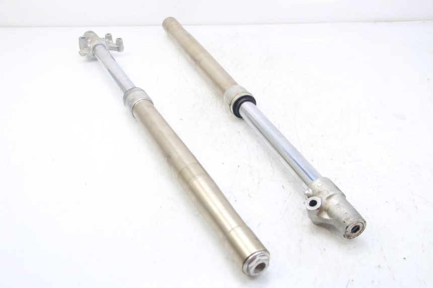 photo de OSŁONA WIDEŁEK ZAWIESZENIA PRZEDNIEGO KAWASAKI KX 85 (2001 - 2013) - Zbliżenie komponentów