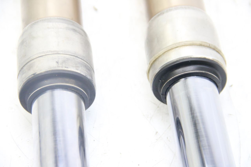 photo de OSŁONA WIDEŁEK ZAWIESZENIA PRZEDNIEGO KAWASAKI KX 85 (2001 - 2013) - Zbliżenie techniczne