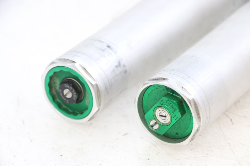 photo de OSŁONA WIDEŁEK AMORTYZATORA KAWASAKI KXF KX-F 250 (2017 - 2019) - Szczegóły charakterystyczne