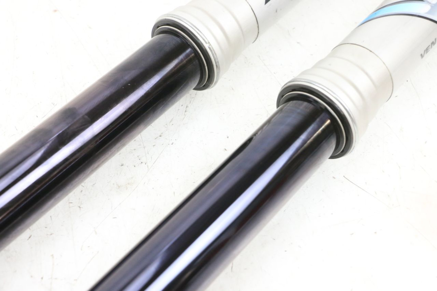 photo de OSŁONA WIDEŁEK AMORTYZATORA KAWASAKI KXF KX-F 250 (2017 - 2019) - Struktura - zbliżenie