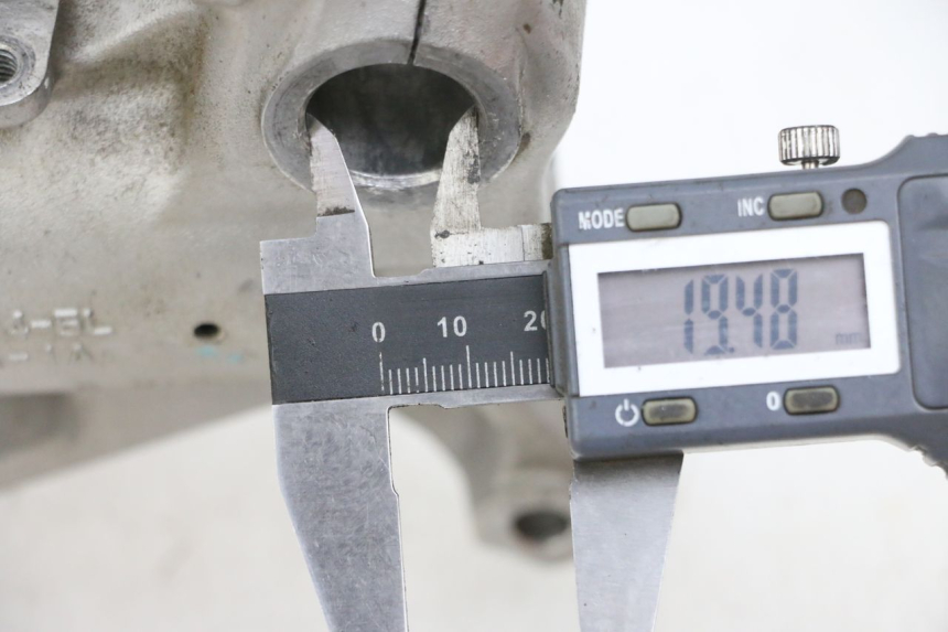 photo de OSŁONA WIDEŁEK AMORTYZATORA KAWASAKI KXF KX-F 250 (2017 - 2019) - Zbliżenie techniczne