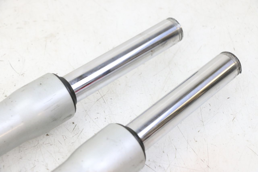 photo de OSŁONA WIDEŁEK AMORTYZATORA PIAGGIO LIBERTY 125 (1998 - 2008) - Inny kąt widzenia