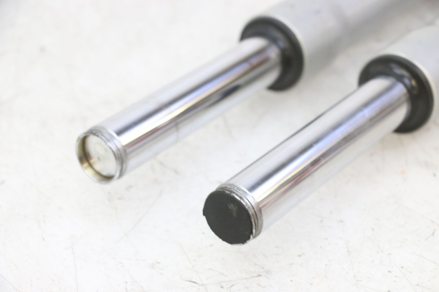 photo de OSŁONA WIDEŁEK AMORTYZATORA PIAGGIO LIBERTY 125 (1998 - 2008) - Punkty mocowania