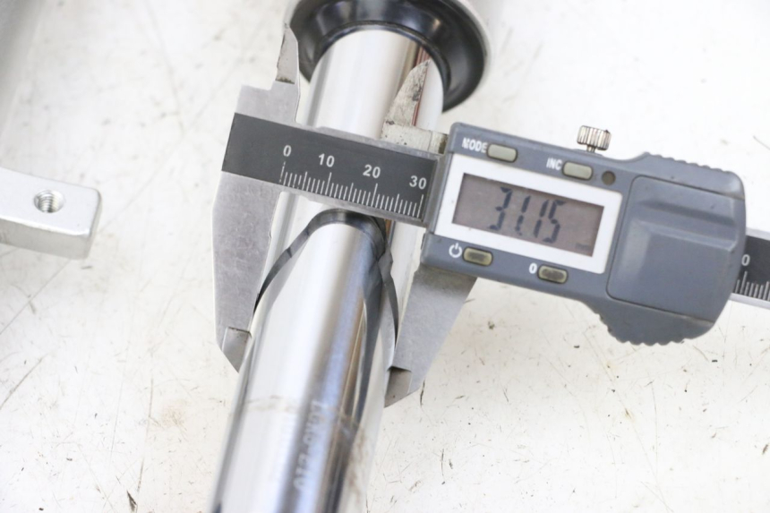 photo de OSŁONA WIDEŁEK ZAWIESZENIA PRZEDNIEGO KYMCO LIKE 125 (2009 - 2016) - Szczegół części