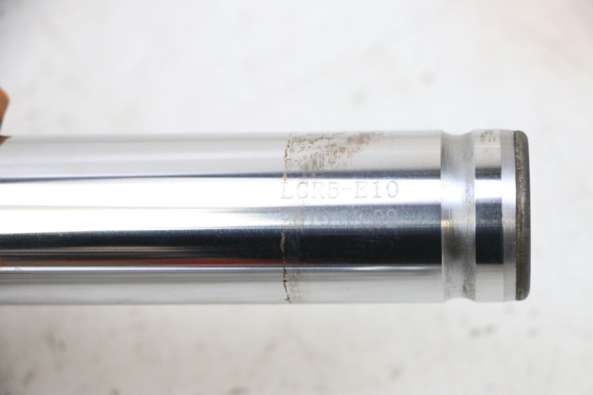 photo de OSŁONA WIDEŁEK ZAWIESZENIA PRZEDNIEGO KYMCO LIKE 125 (2009 - 2016) - Zbliżenie techniczne