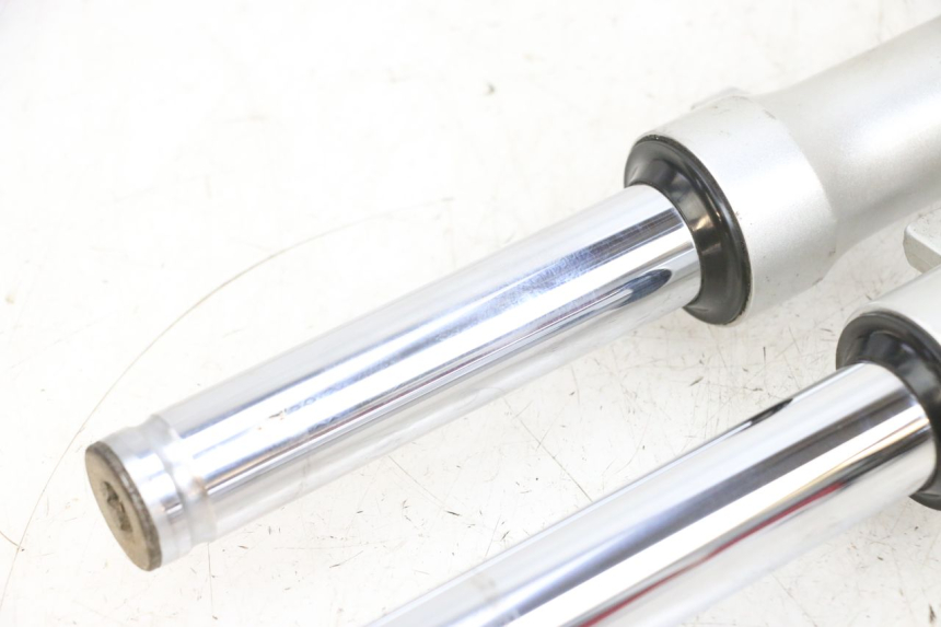 photo de OSŁONA WIDEŁEK ZAWIESZENIA PRZEDNIEGO KYMCO LIKE 125 (2009 - 2016) - Punkty mocowania