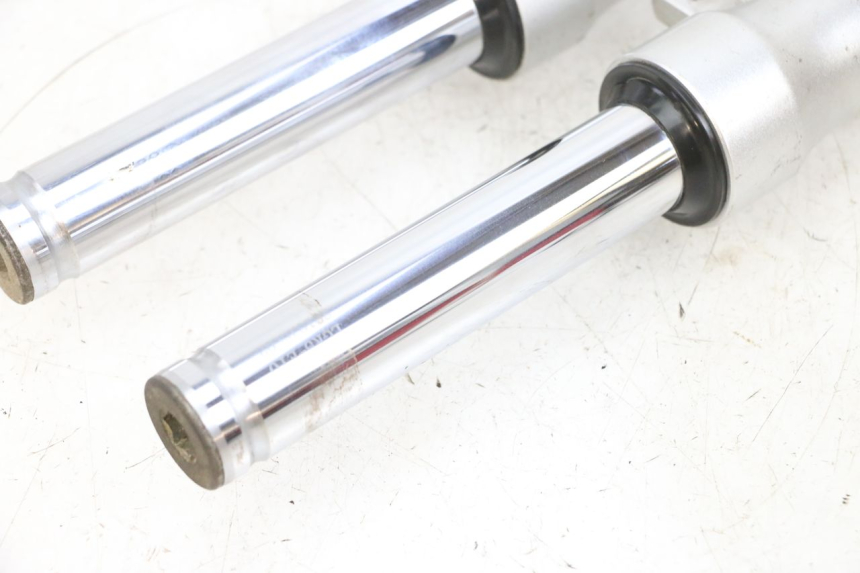 photo de OSŁONA WIDEŁEK ZAWIESZENIA PRZEDNIEGO KYMCO LIKE 125 (2009 - 2016) - Stan powierzchni