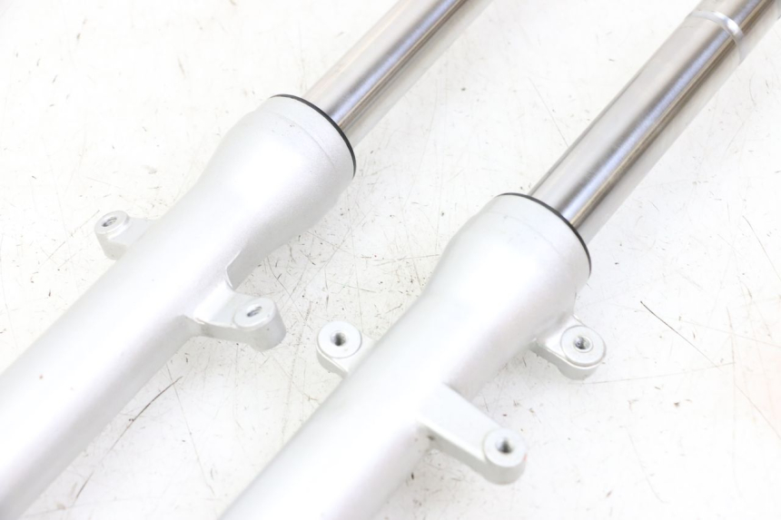 photo de OSŁONA WIDEŁEK AMORTYZATORA LONGJIA SHARPY 125 (2020 - 2024) - Widok produktu