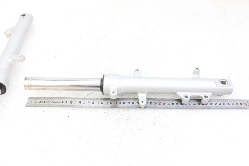 photo de OSŁONA WIDEŁEK AMORTYZATORA LONGJIA SHARPY 125 (2020 - 2024) - Inny kąt widzenia