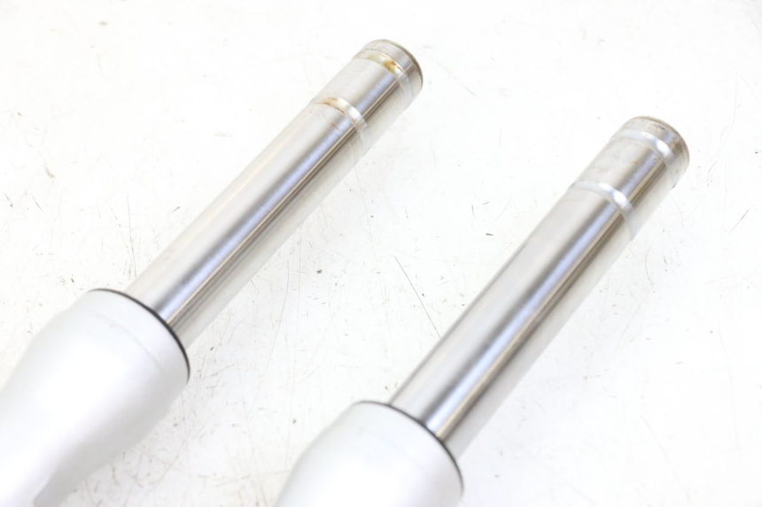 photo de OSŁONA WIDEŁEK AMORTYZATORA LONGJIA SHARPY 125 (2020 - 2024) - Oznaczenia i referencje