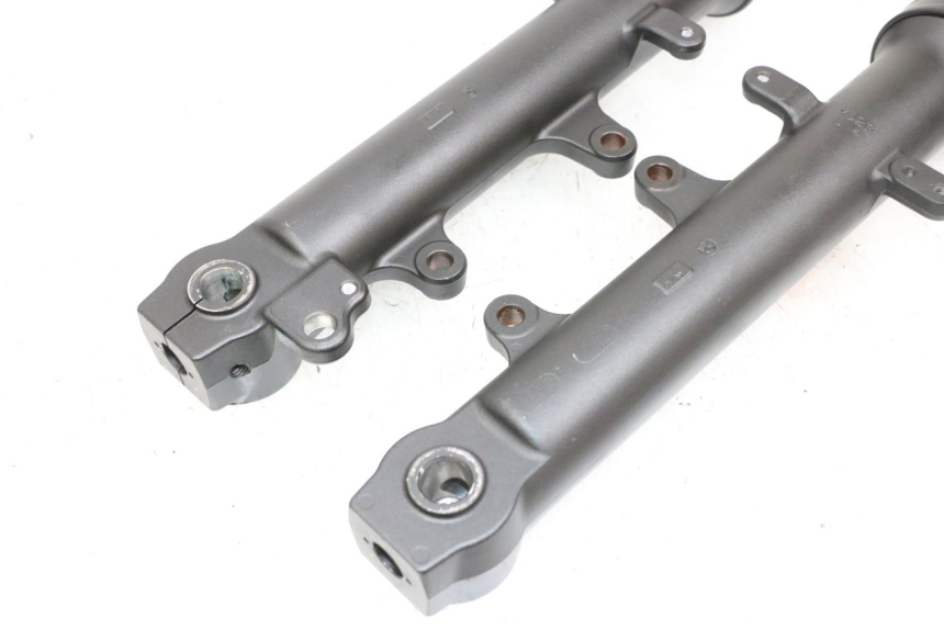 photo de OSŁONA WIDEŁEK ZAWIESZENIA PRZEDNIEGO YAMAHA MT-07 MT07 ABS 700 (2018 - 2020) - Inny kąt widzenia