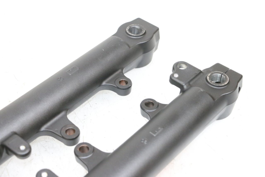 photo de OSŁONA WIDEŁEK ZAWIESZENIA PRZEDNIEGO YAMAHA MT-07 MT07 ABS 700 (2018 - 2020) - Zbliżenie techniczne