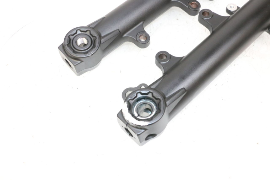 photo de OSŁONA WIDEŁEK ZAWIESZENIA PRZEDNIEGO YAMAHA MT-07 MT07 ABS 700 (2018 - 2020) - Część sprawdzona