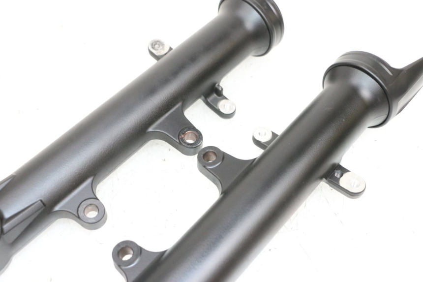 photo de OSŁONA WIDEŁEK ZAWIESZENIA PRZEDNIEGO YAMAHA MT-07 MT07 ABS 700 (2018 - 2020) - Oznaczenia i referencje