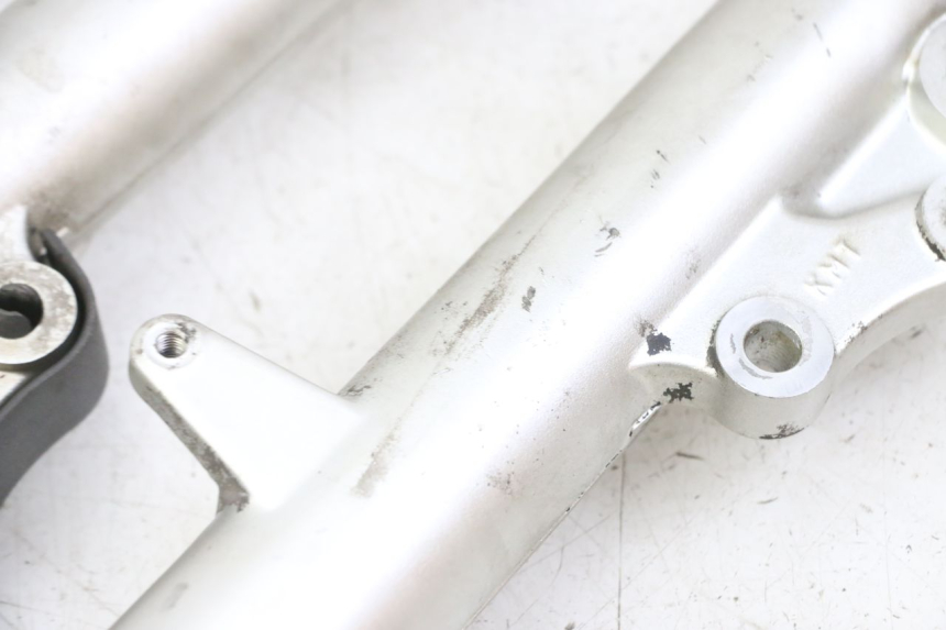 photo de OSŁONA WIDEŁEK ZAWIESZENIA PRZEDNIEGO GILERA NEXUS 125 (2009 - 2013) - Inny kąt widzenia