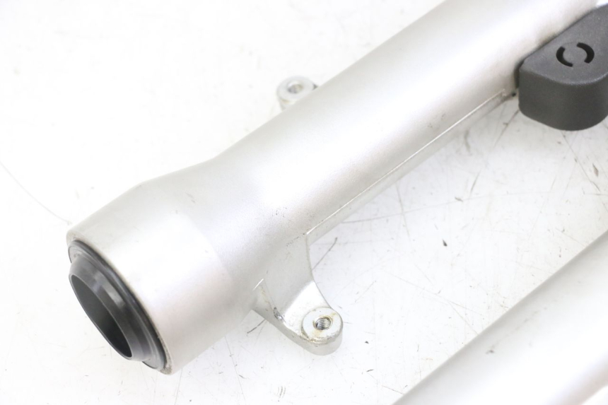 photo de OSŁONA WIDEŁEK ZAWIESZENIA PRZEDNIEGO GILERA NEXUS 125 (2009 - 2013) - Oznaczenia i referencje