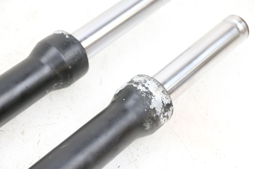 photo de OSŁONA WIDEŁEK ZAWIESZENIA PRZEDNIEGO JM MOTORS OLDIES GT 4T 50 (2018 - 2025) - Stan powierzchni