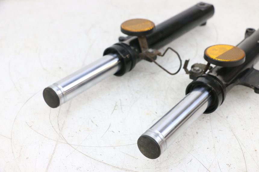 photo de OSŁONA WIDEŁEK ZAWIESZENIA PRZEDNIEGO SYM ORBIT 2 4T 50 (2008 - 2017) - Inny kąt widzenia