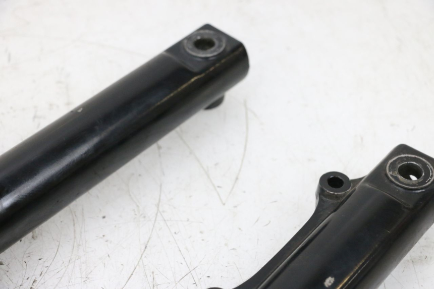 photo de OSŁONA WIDEŁEK ZAWIESZENIA PRZEDNIEGO SYM ORBIT 2 4T 50 (2008 - 2017) - Zbliżenie techniczne