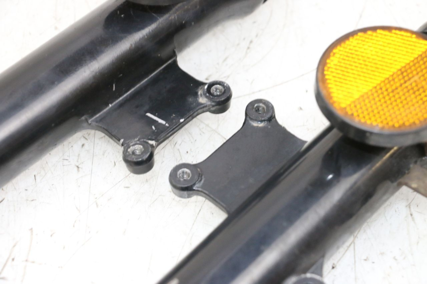 photo de OSŁONA WIDEŁEK ZAWIESZENIA PRZEDNIEGO SYM ORBIT 2 4T 50 (2008 - 2017) - Oznaczenia i referencje