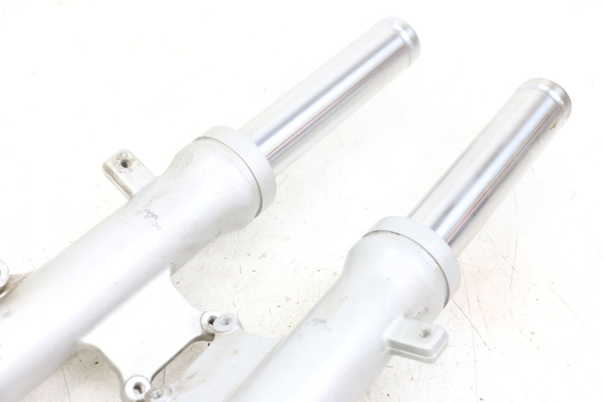 photo de OSŁONA WIDEŁEK ZAWIESZENIA PRZEDNIEGO SYM ORBIT 50 (2008 - 2010) - Szczegół części