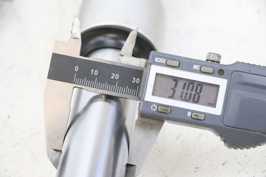 photo de OSŁONA WIDEŁEK AMORTYZATORA PIAGGIO LIBERTY IGET 4T 50 (2021 - 2025) - Szczegół części