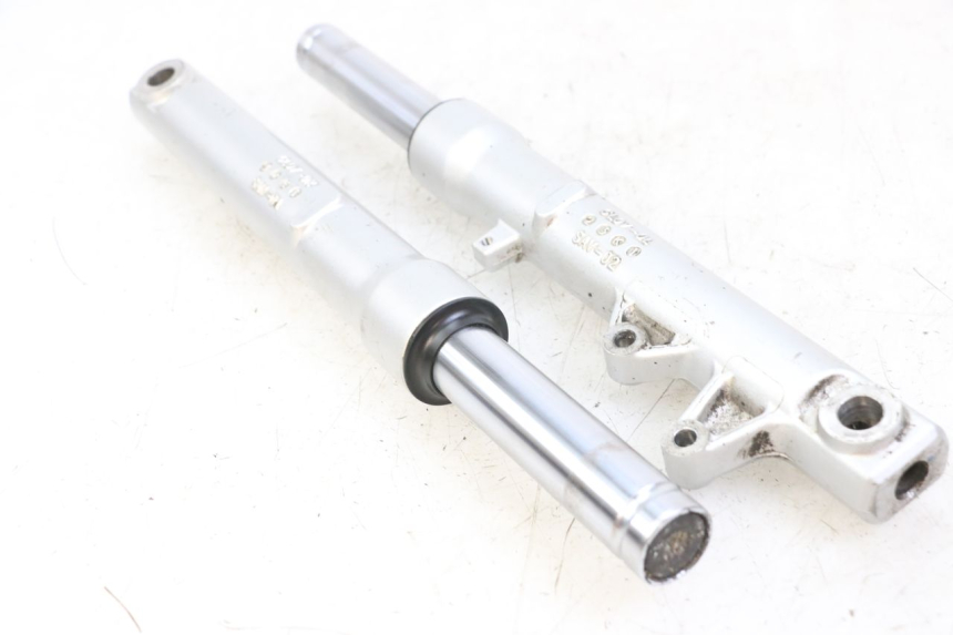 photo de OSŁONA WIDEŁEK AMORTYZATORA PIAGGIO LIBERTY IGET 4T 50 (2021 - 2025) - Inny kąt widzenia